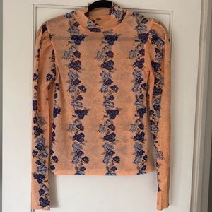 Free People light peach ,semi sheer‎ floral top. Size sm. Florals of blue. EUC